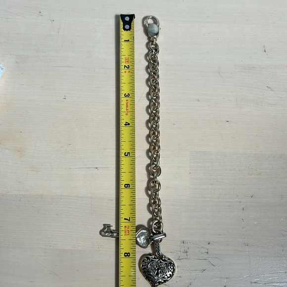Heart and key gold tone charm bracelet 9” - Picture 12 of 12